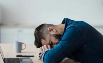 Common financial mistakes people make. Avoid major financial errors to save money. Top financial tips for smarter money decisions.