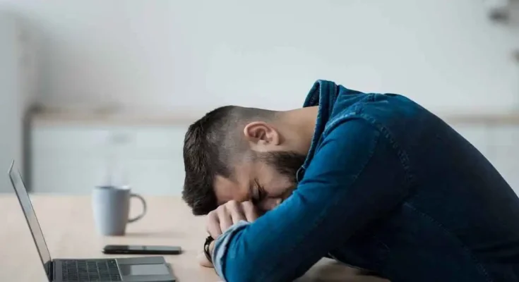 Common financial mistakes people make. Avoid major financial errors to save money. Top financial tips for smarter money decisions.